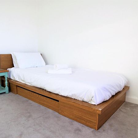 Contemporary Home In Friendly Easton, Free Parking Bristol Exterior foto
